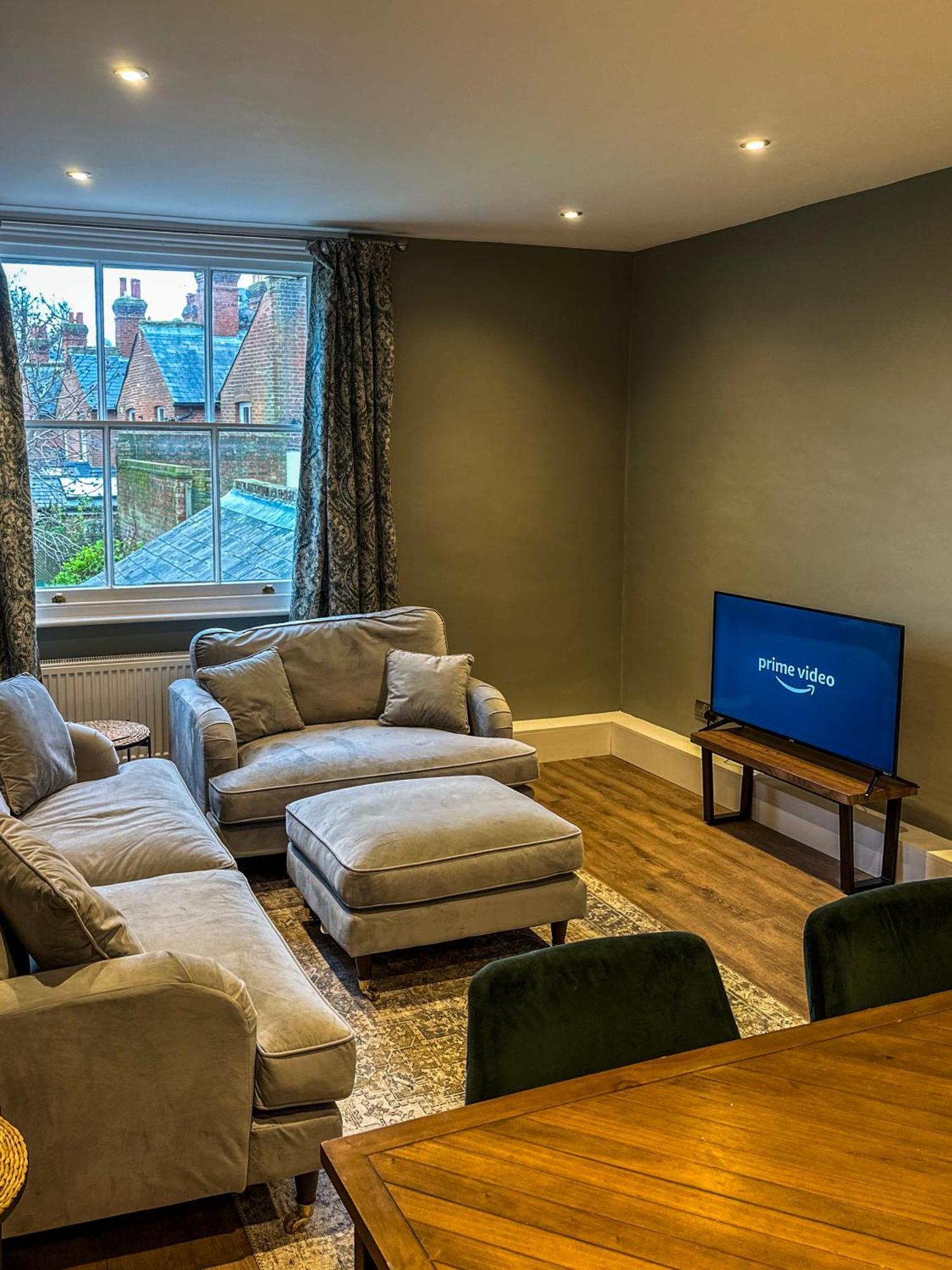 The Castle Centre Apartment